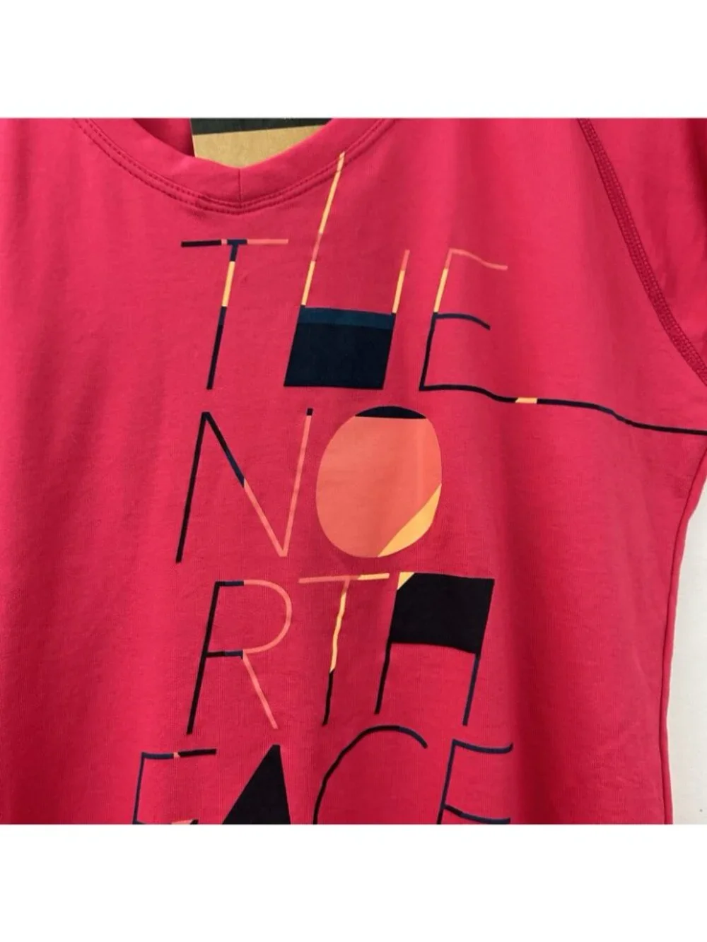 The North Face Women’s L Pink Abstract Logo Crew Neck Short Sleeve T-Shirt NWT - Picture 11 of 11